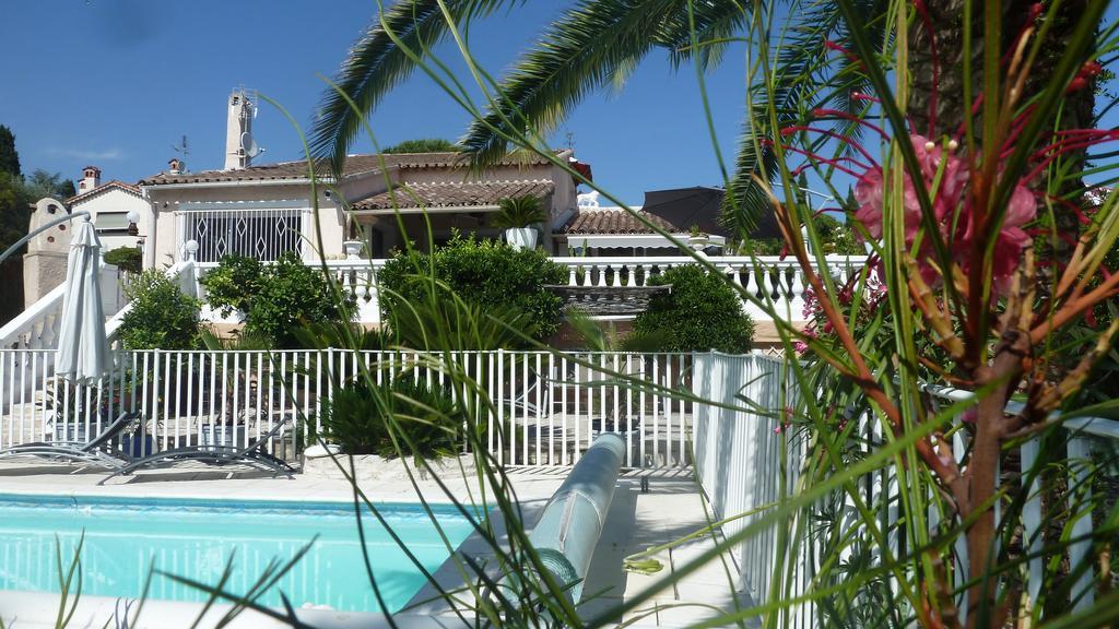Hotel La Lezardiere La Colle-sur-Loup Zimmer foto