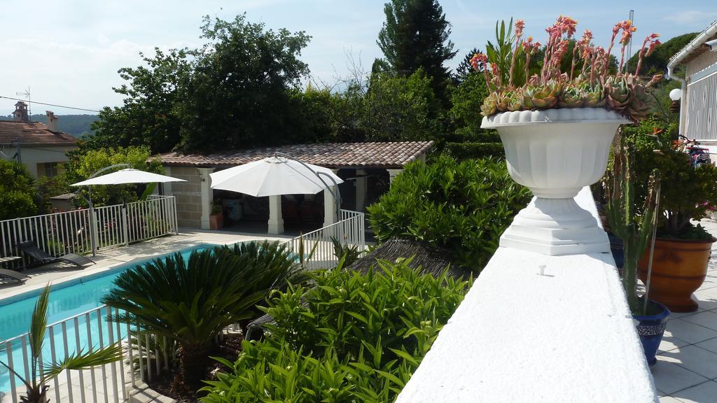 Hotel La Lezardiere La Colle-sur-Loup Zimmer foto